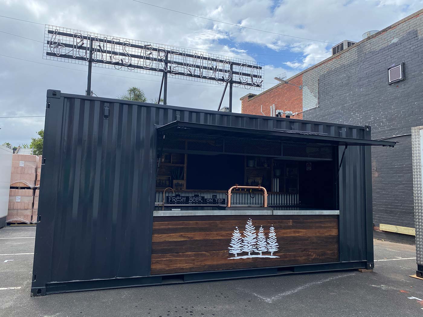 4-Pines-20ft-Shipping-Container-Bar-Conversion-7